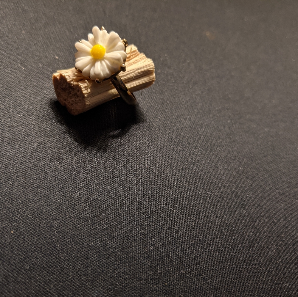 Flower Ring - Picture 1 of 3